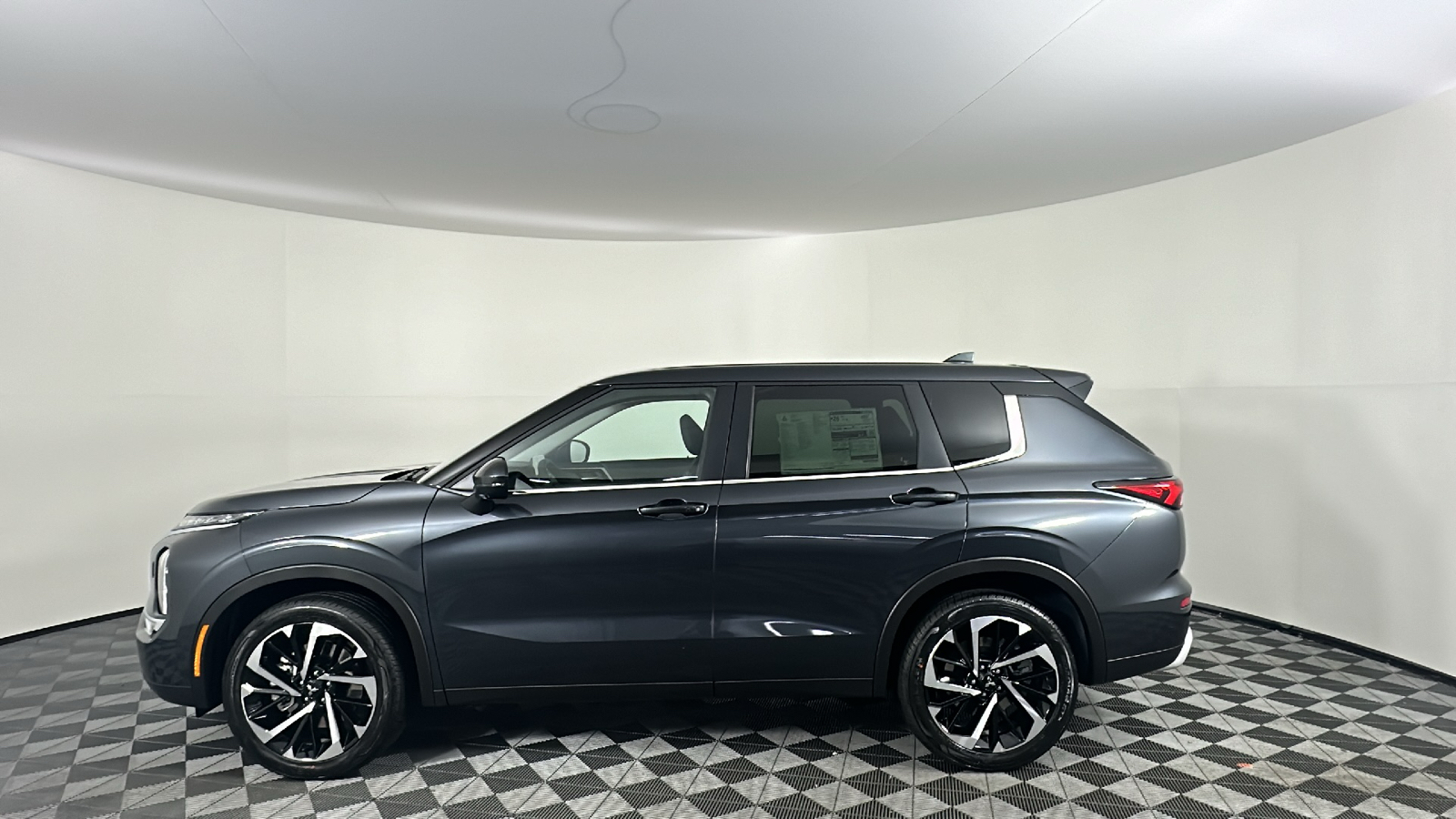 2024 Mitsubishi Outlander SE 9