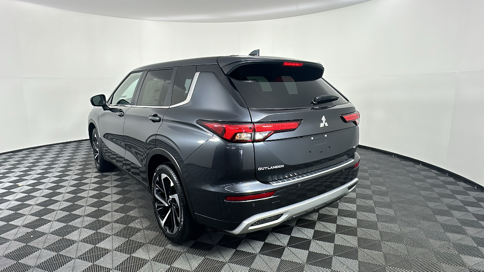 2024 Mitsubishi Outlander SE 10