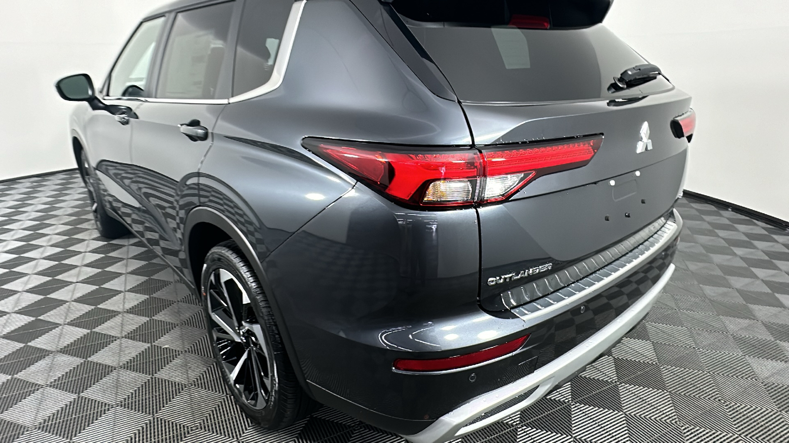 2024 Mitsubishi Outlander SE 11