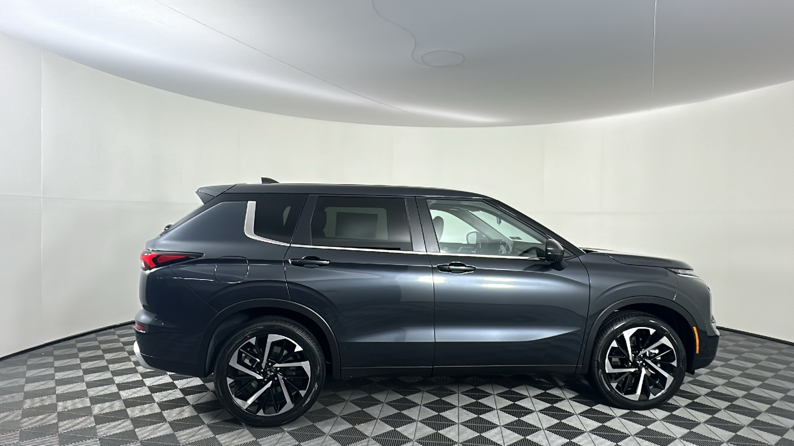 2024 Mitsubishi Outlander SE 21