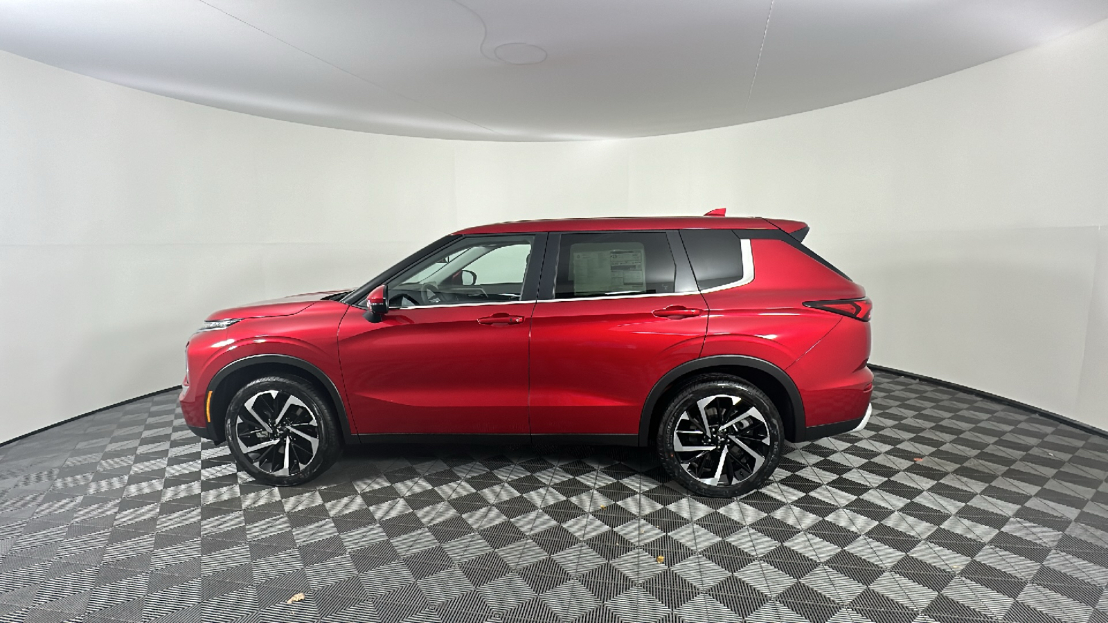 2024 Mitsubishi Outlander SE 7