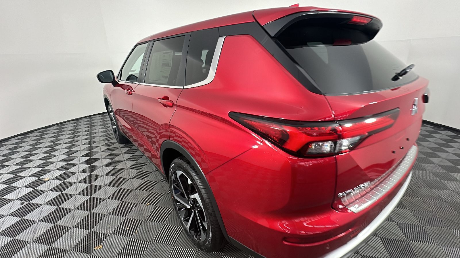 2024 Mitsubishi Outlander SE 10