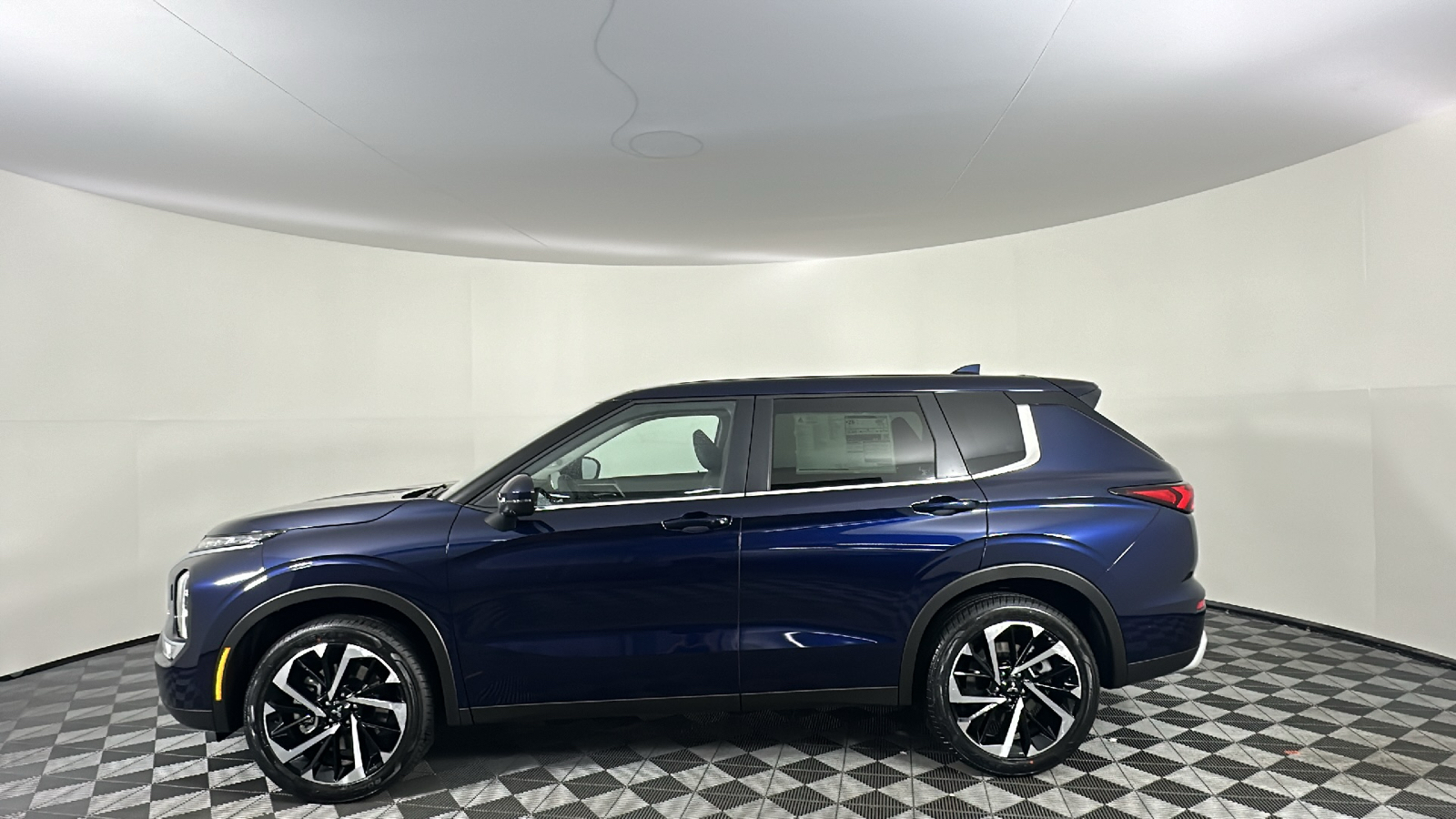 2024 Mitsubishi Outlander SE 9