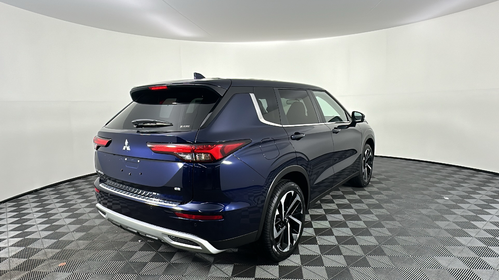 2024 Mitsubishi Outlander SE 18