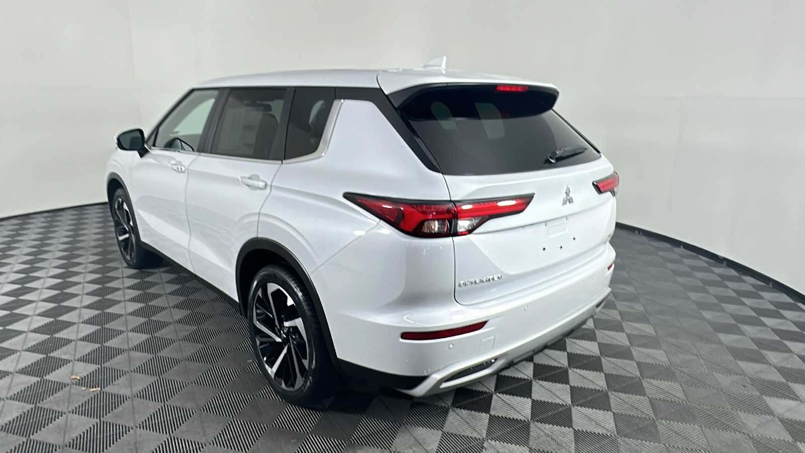 2024 Mitsubishi Outlander SE 11