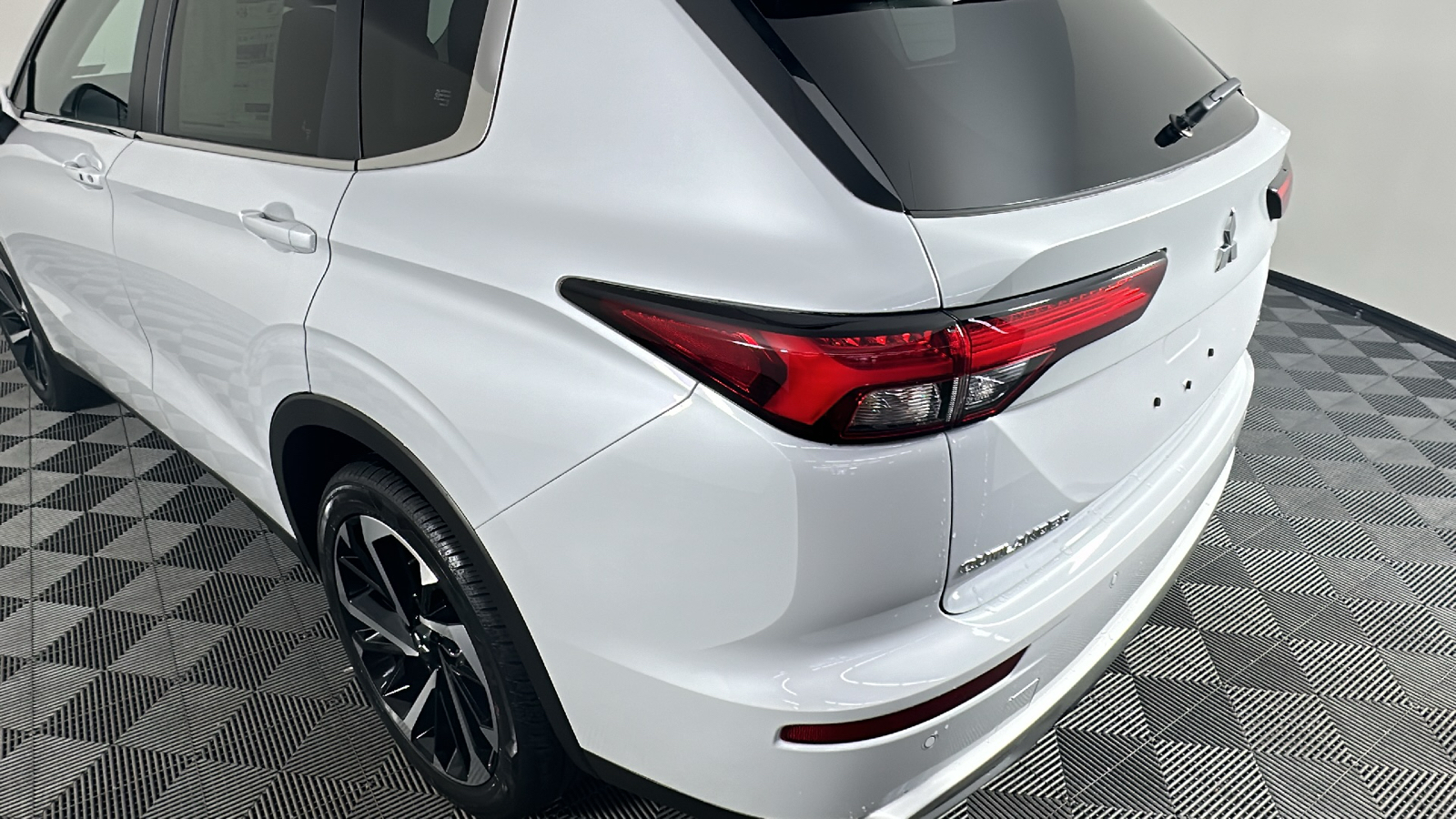 2024 Mitsubishi Outlander SE 12