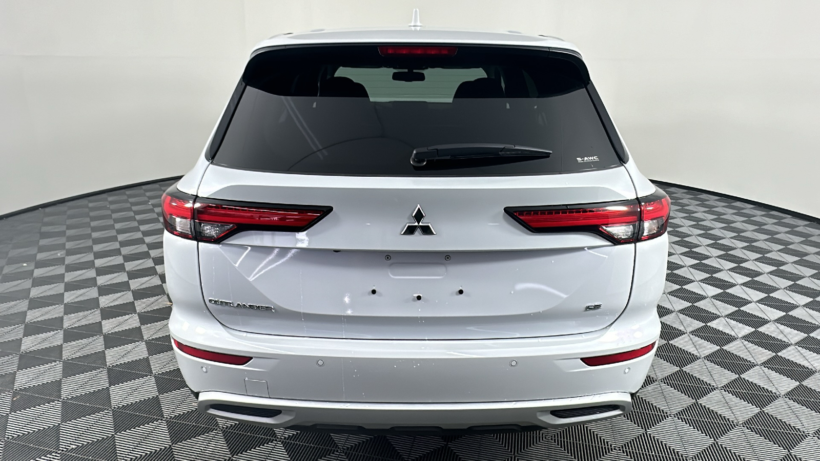 2024 Mitsubishi Outlander SE 15