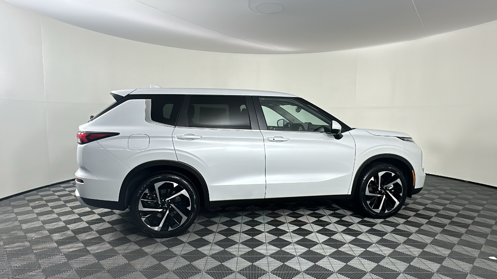 2024 Mitsubishi Outlander SE 23