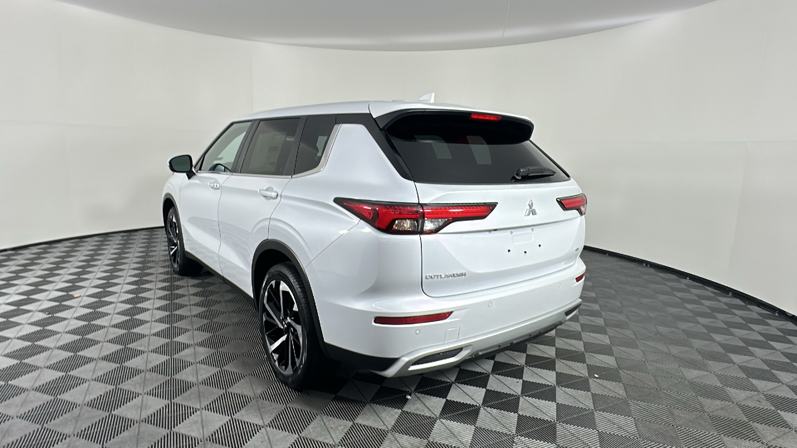 2024 Mitsubishi Outlander SE 10