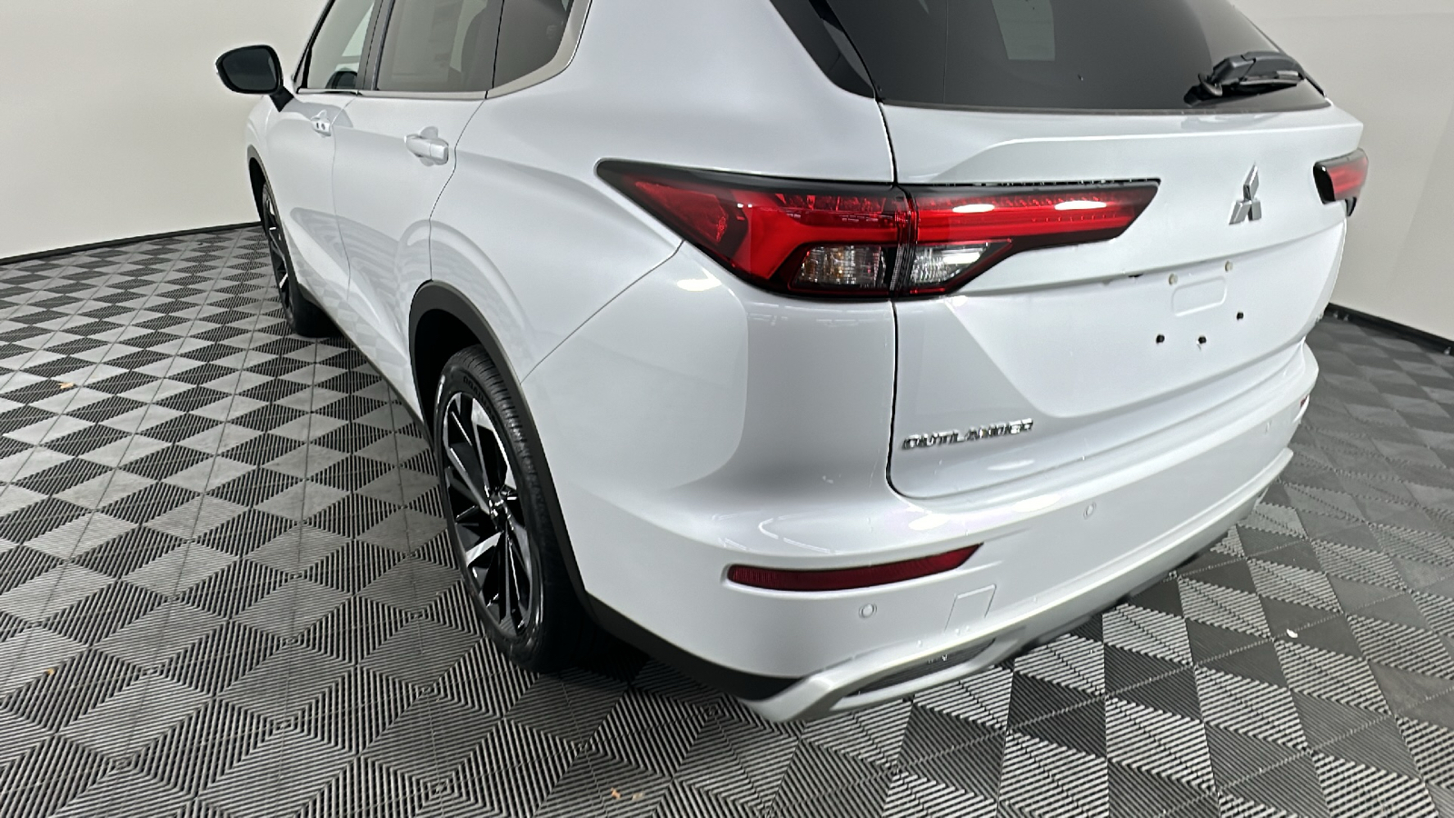 2024 Mitsubishi Outlander SE 11