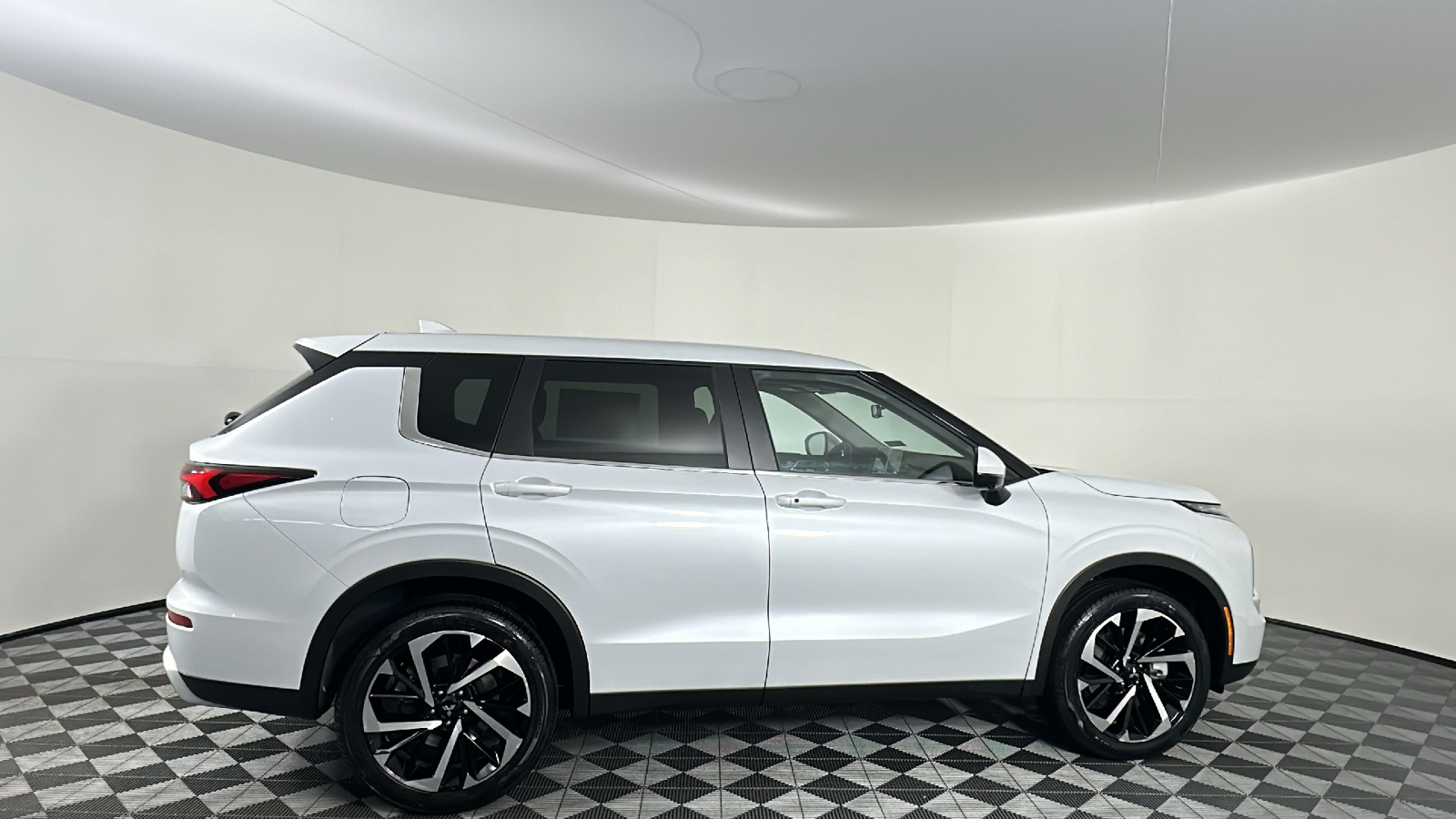 2024 Mitsubishi Outlander SE 21