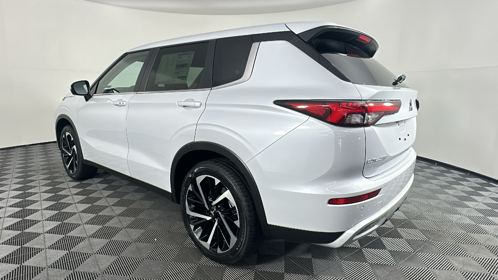 2024 Mitsubishi Outlander SE 11