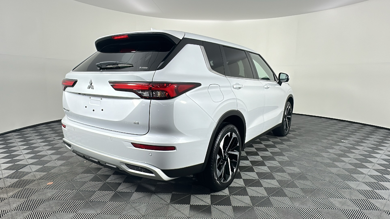 2024 Mitsubishi Outlander SE 18