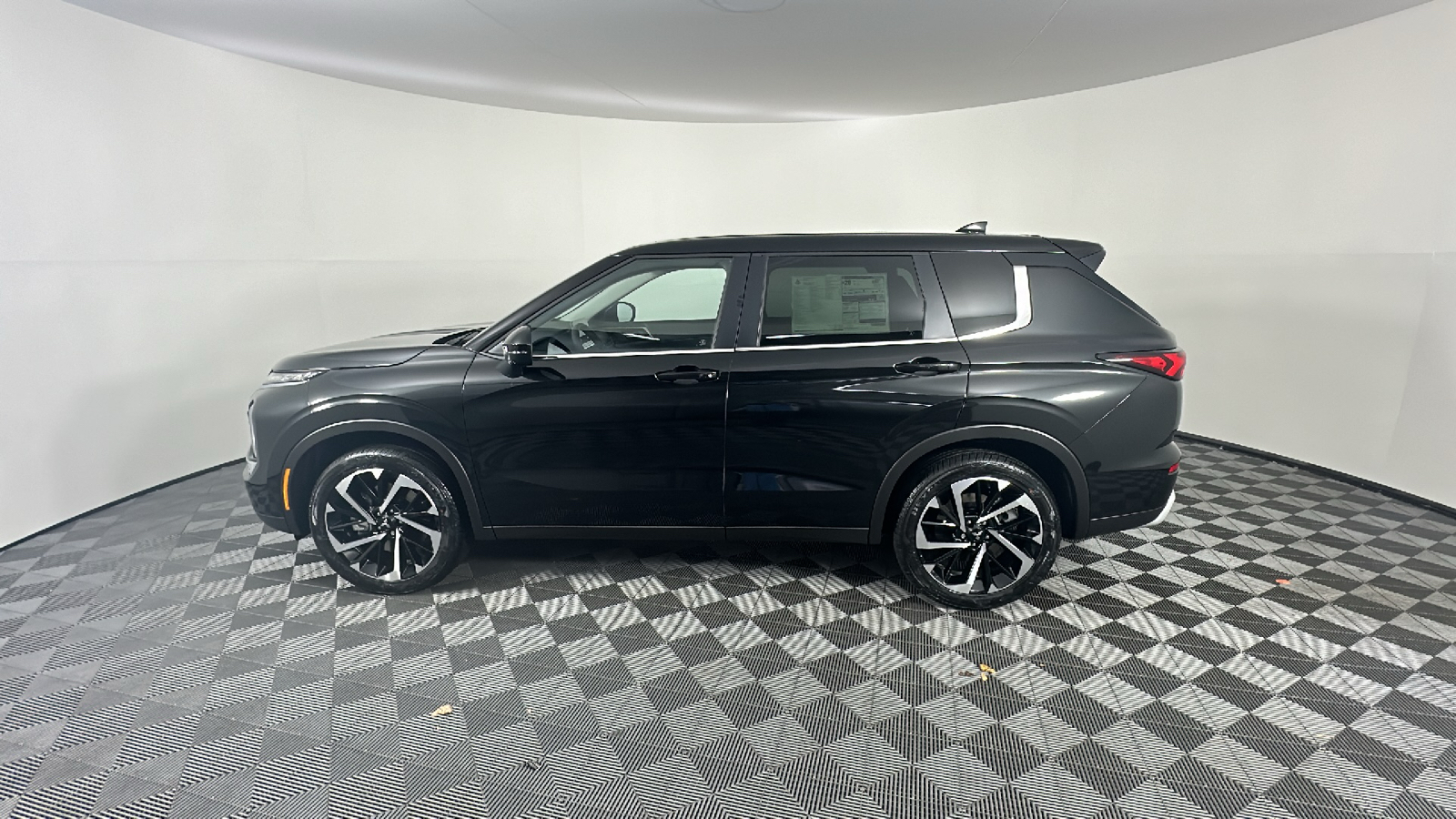 2024 Mitsubishi Outlander SE 7