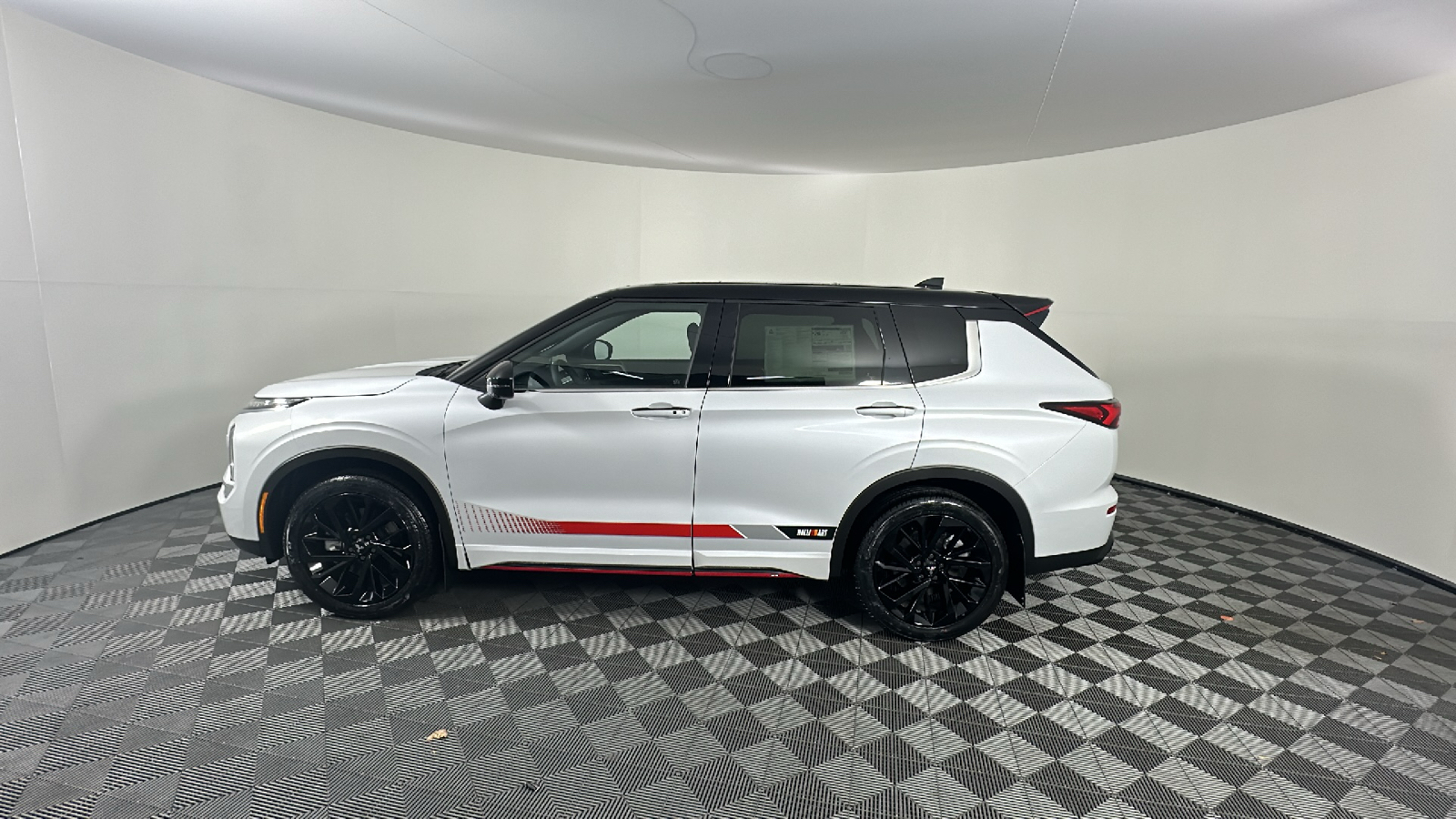 2024 Mitsubishi Outlander SE Ralliart 7