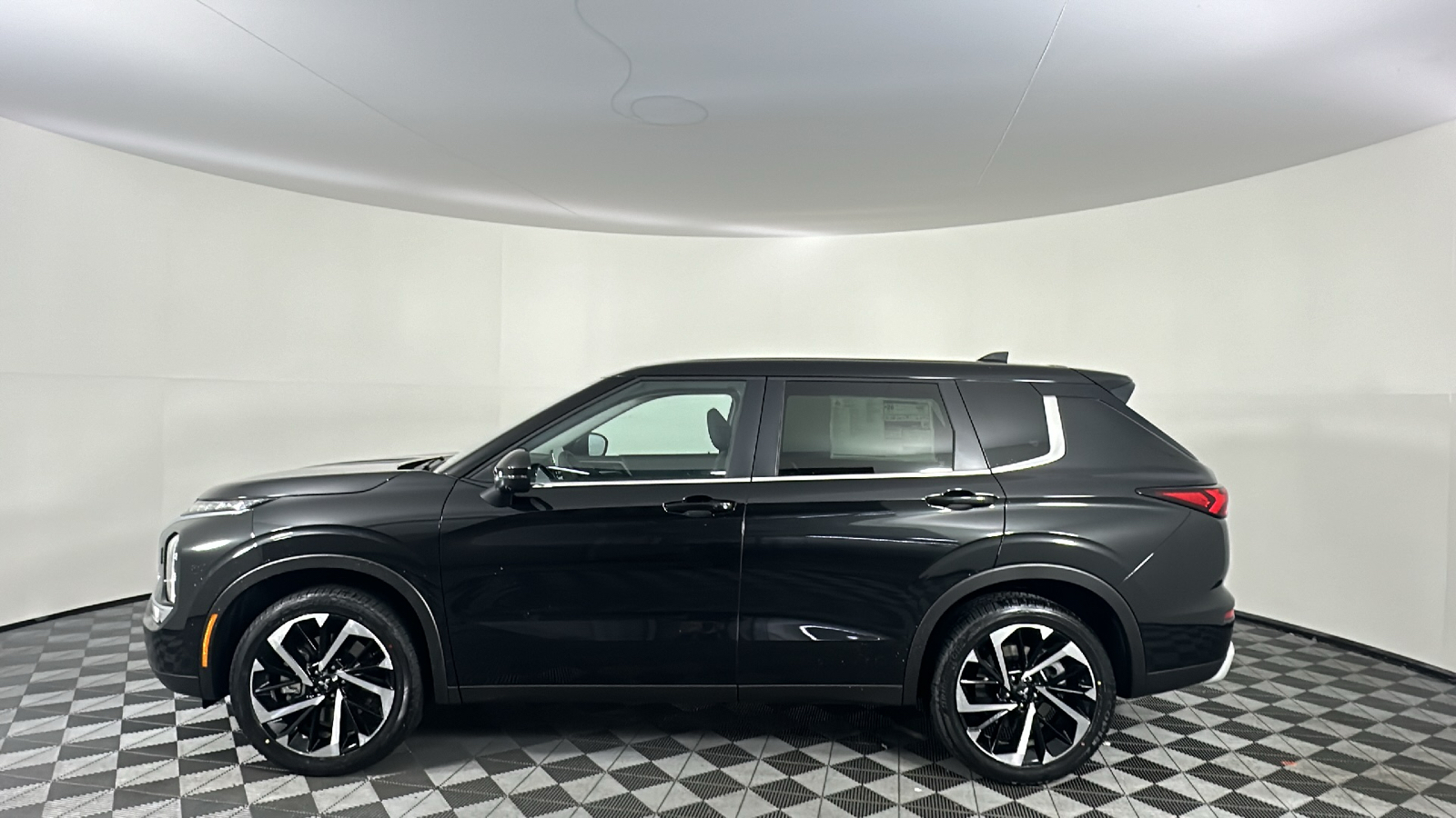 2024 Mitsubishi Outlander SE 9