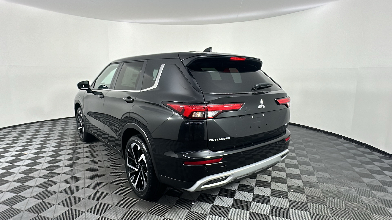 2024 Mitsubishi Outlander SE 10