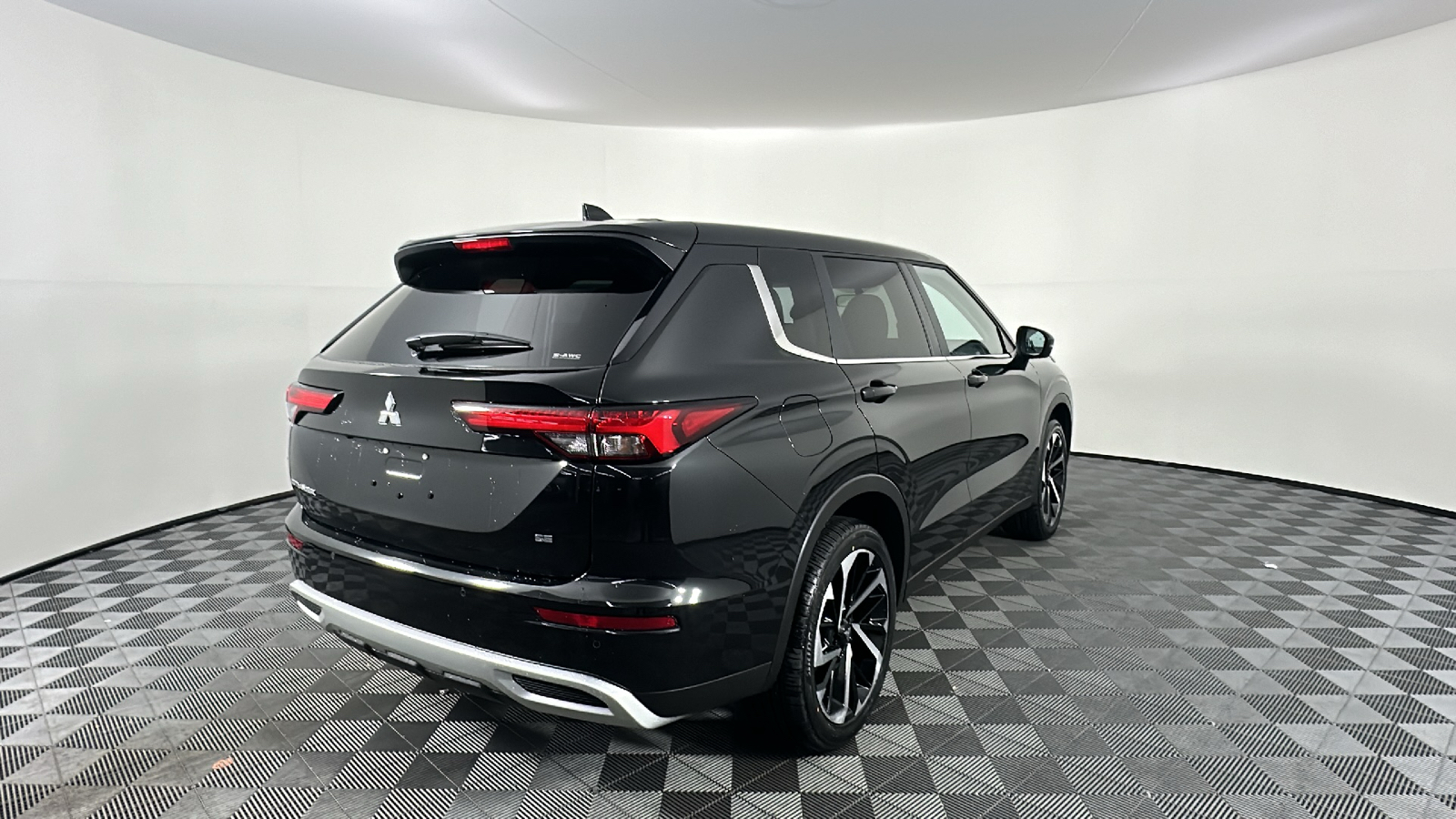 2024 Mitsubishi Outlander SE 18