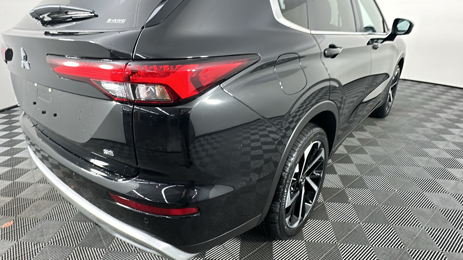 2024 Mitsubishi Outlander SE 19