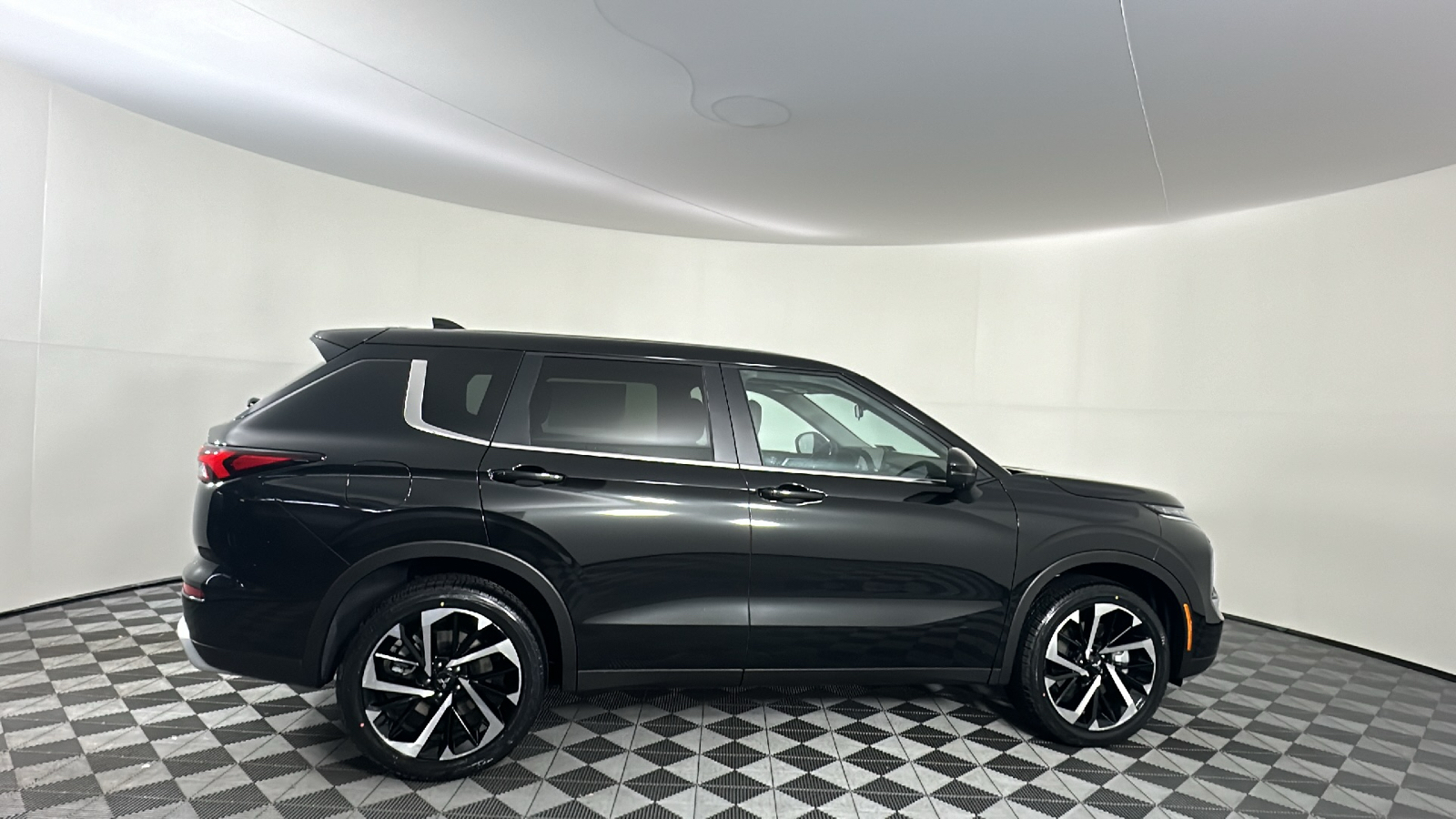 2024 Mitsubishi Outlander SE 21