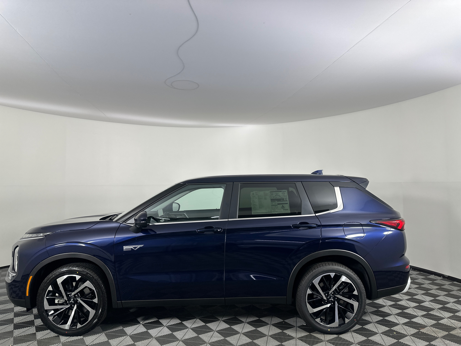 2025 Mitsubishi Outlander PHEV SE 9