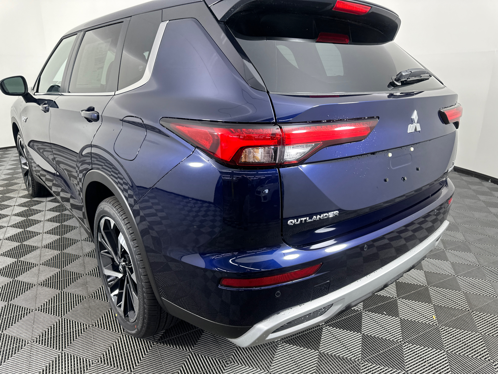 2025 Mitsubishi Outlander PHEV SE 11