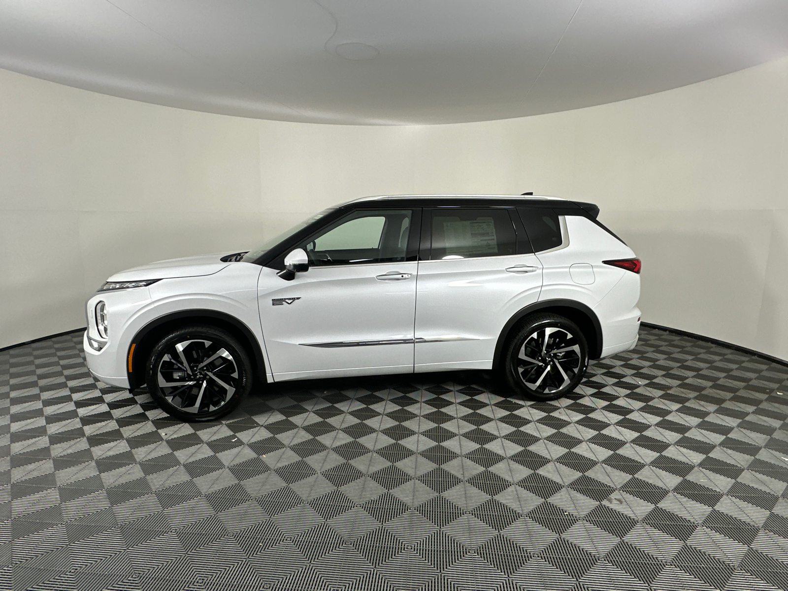 2025 Mitsubishi Outlander PHEV SEL 9