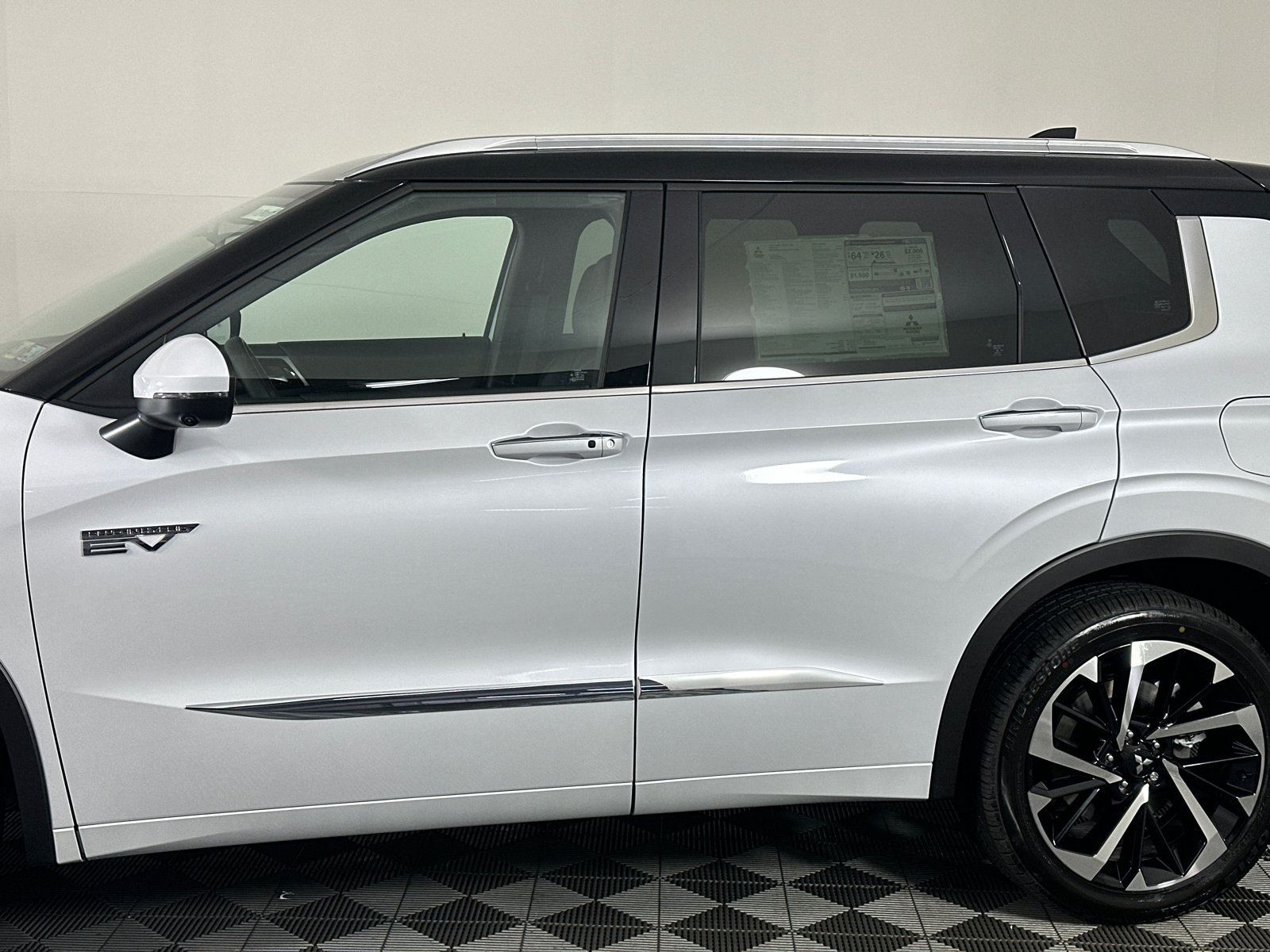 2025 Mitsubishi Outlander PHEV SEL 10