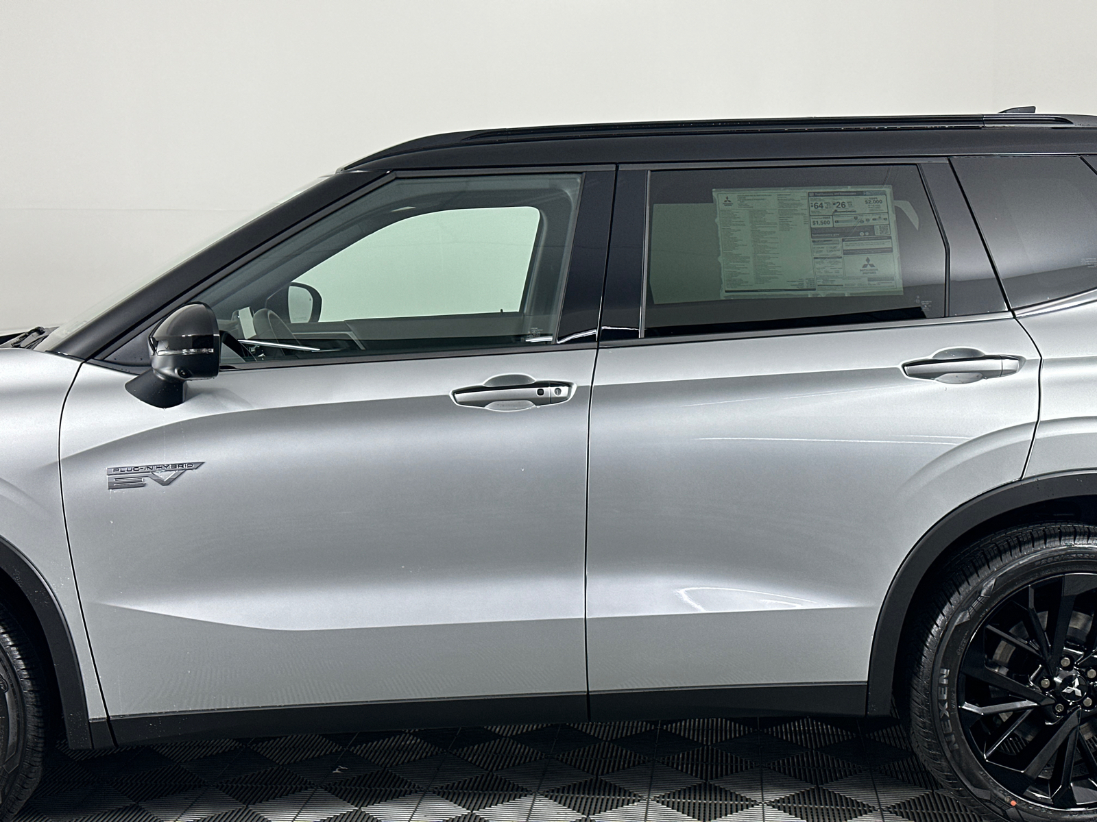 2025 Mitsubishi Outlander PHEV SEL 10