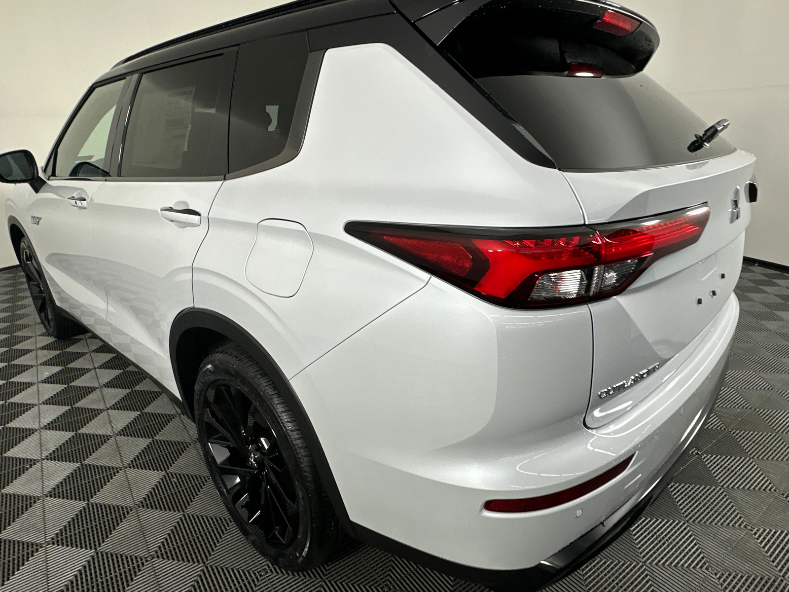 2025 Mitsubishi Outlander PHEV SEL 11