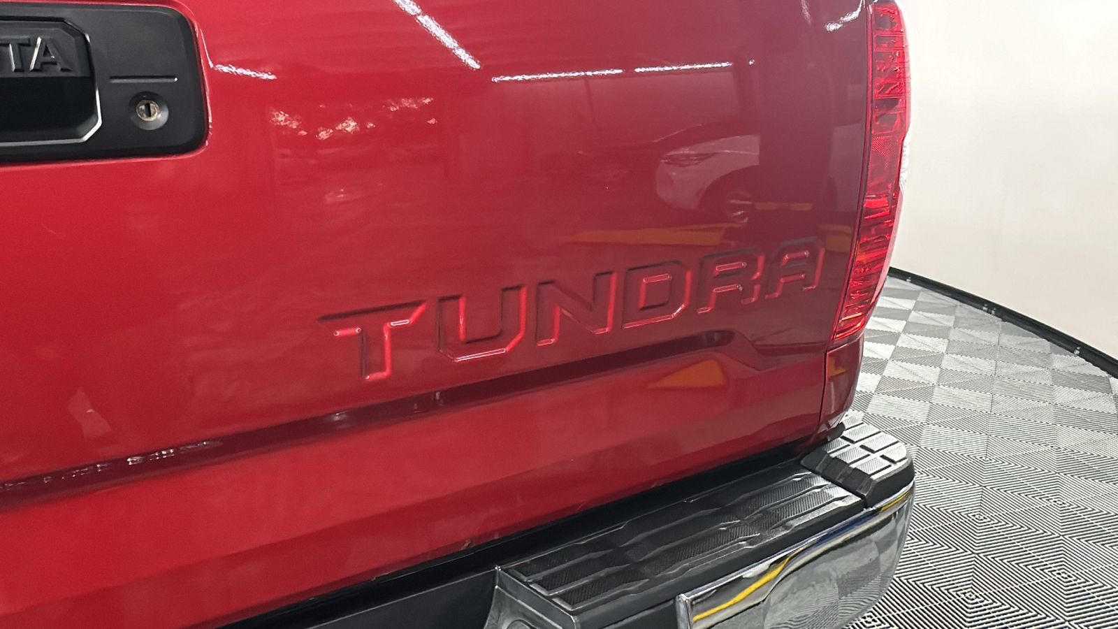 2016 Toyota Tundra SR5 16