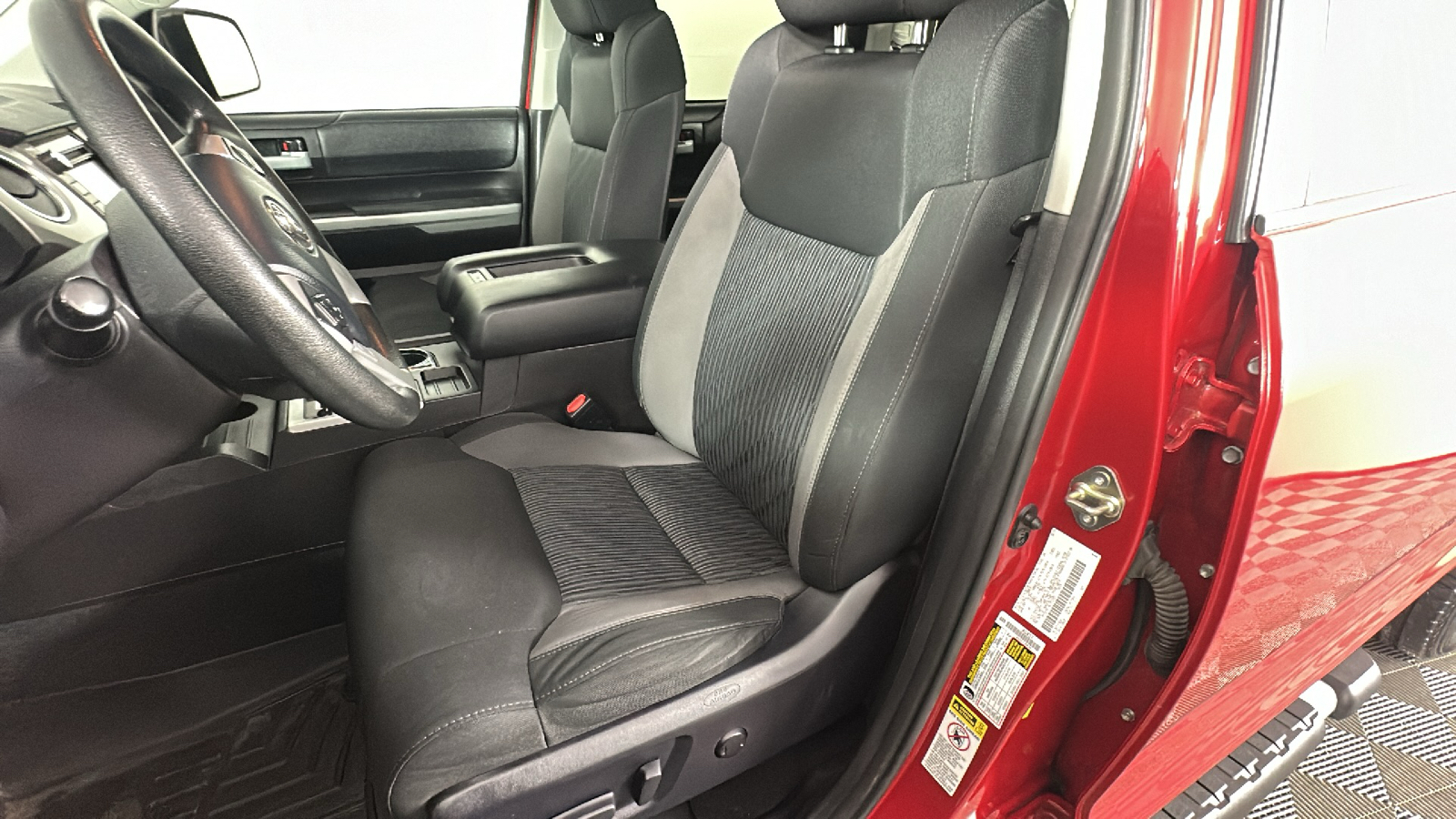 2016 Toyota Tundra SR5 29