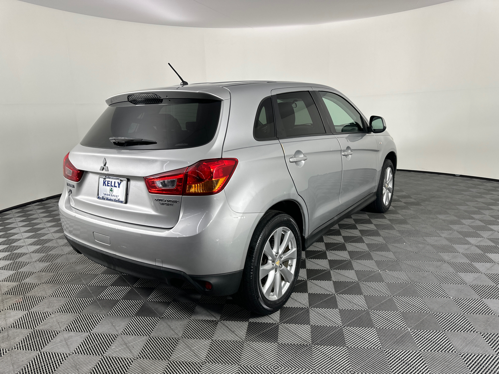 2013 Mitsubishi Outlander Sport ES 17