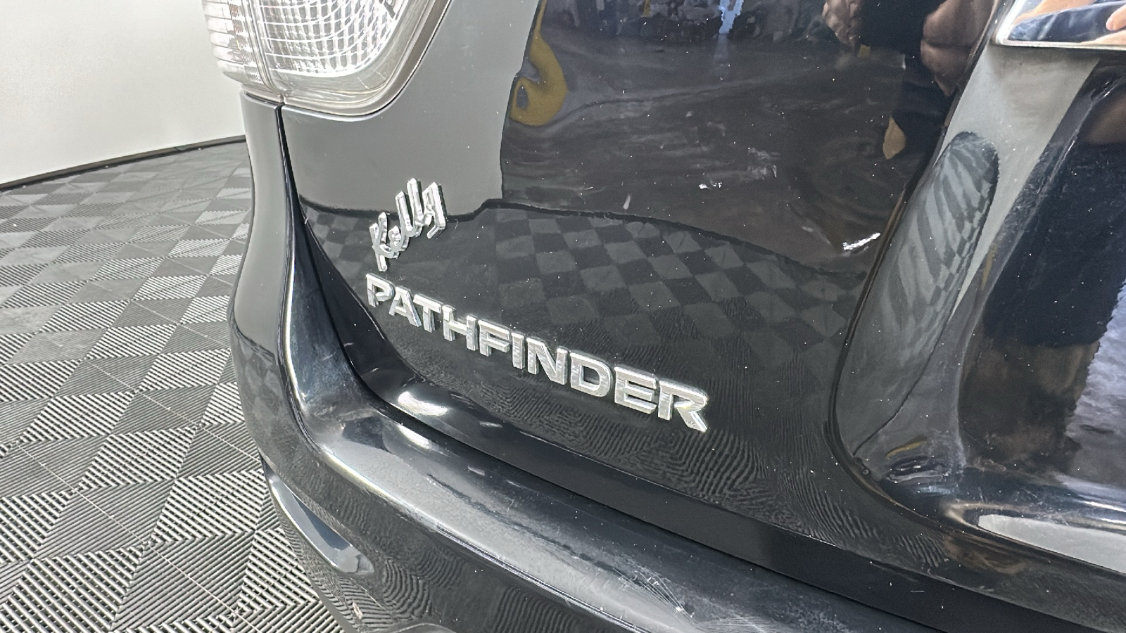2013 Nissan Pathfinder S 19