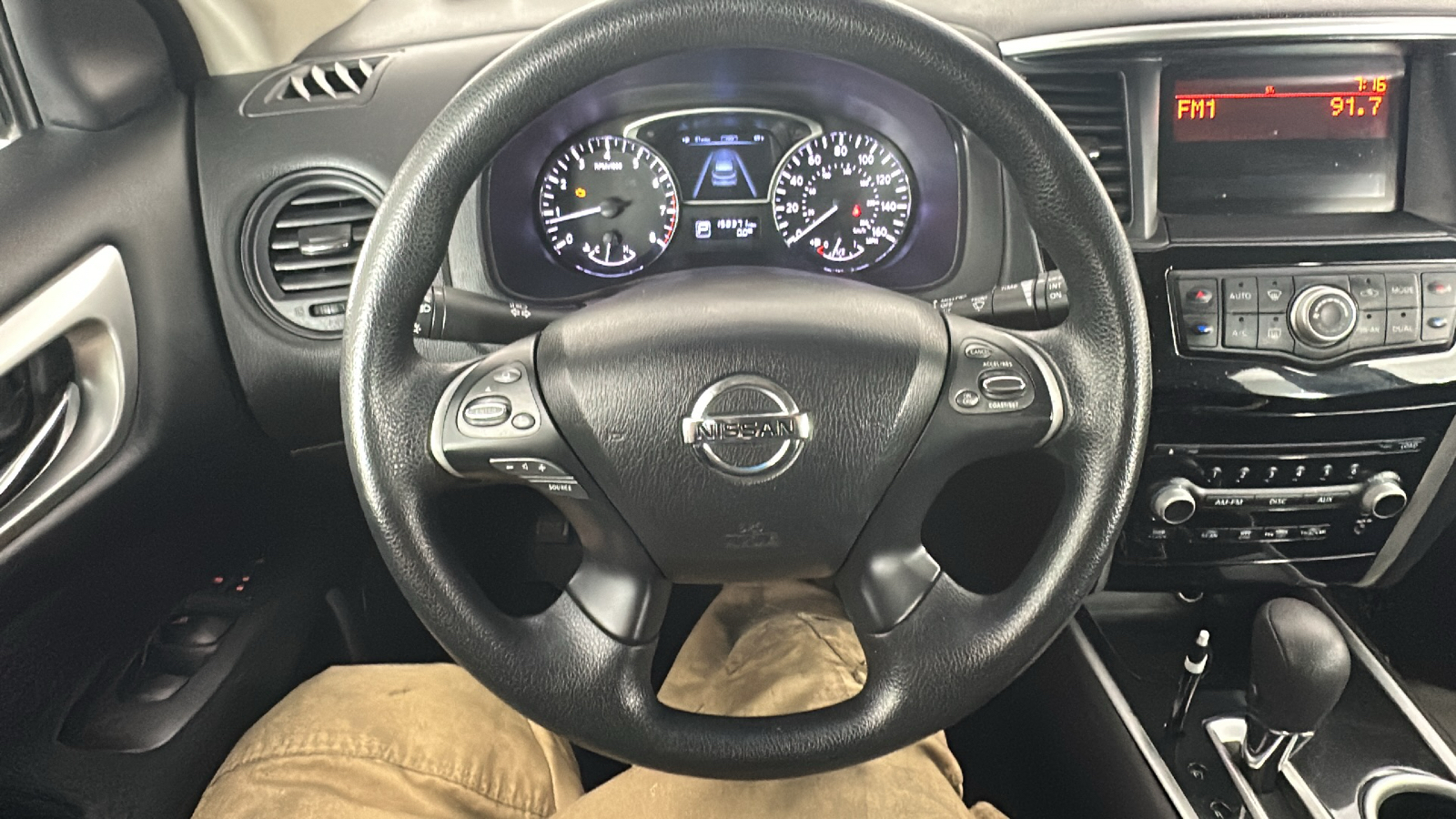 2013 Nissan Pathfinder S 39