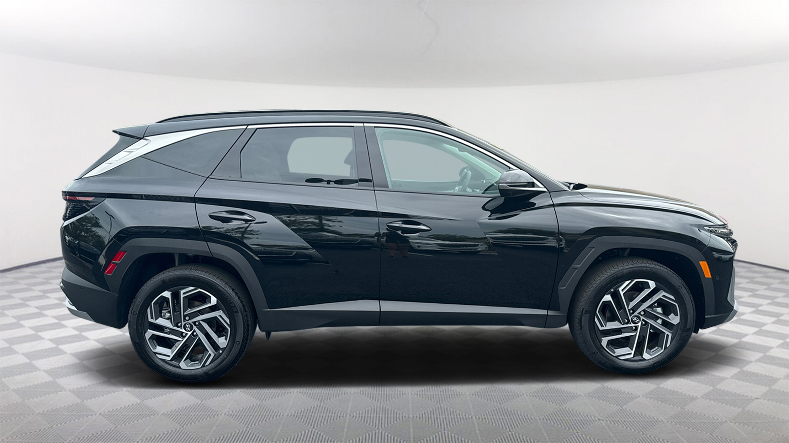 2025 Hyundai Tucson Hybrid Limited 4