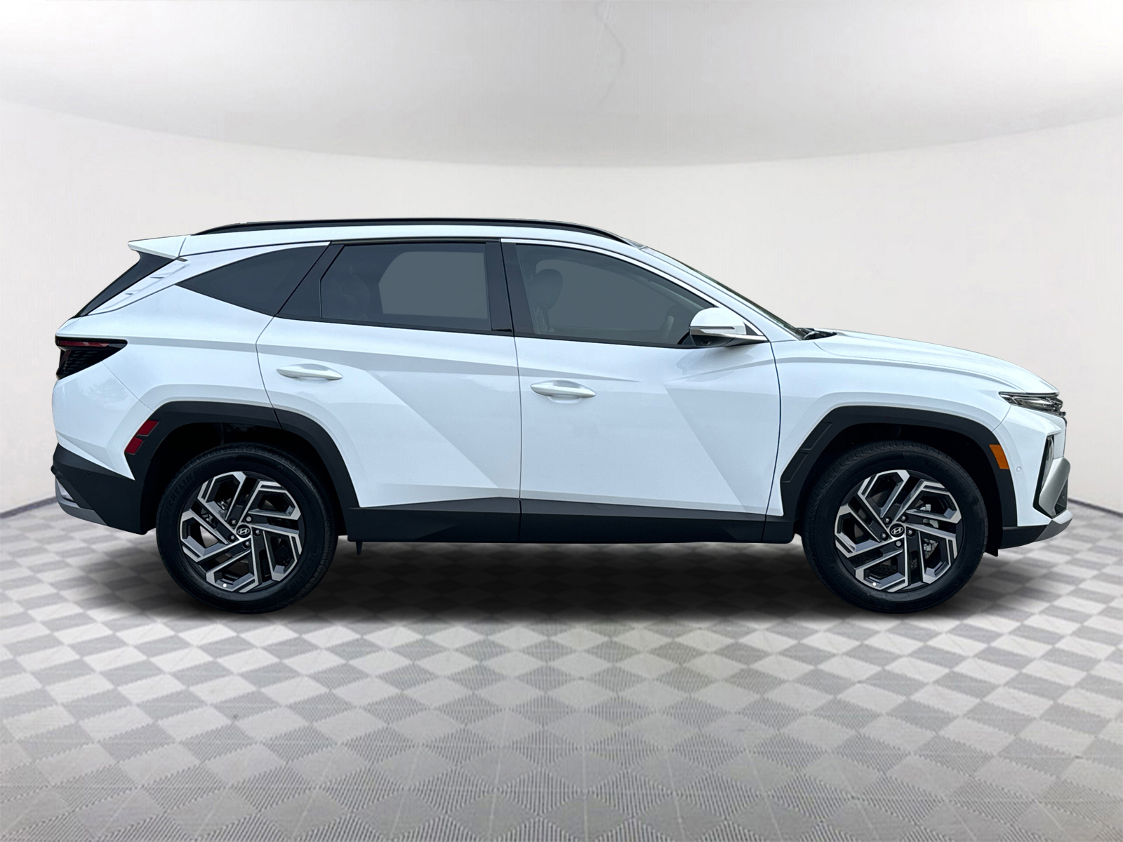 2025 Hyundai Tucson Hybrid Limited 4