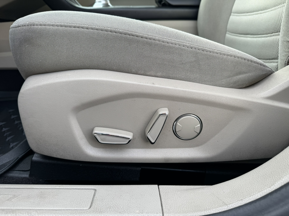 2017 Ford Fusion SE 10