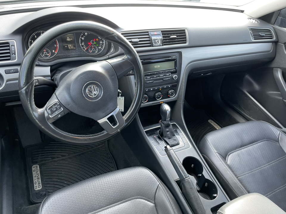 2014 Volkswagen Passat Wolfsburg Ed 11