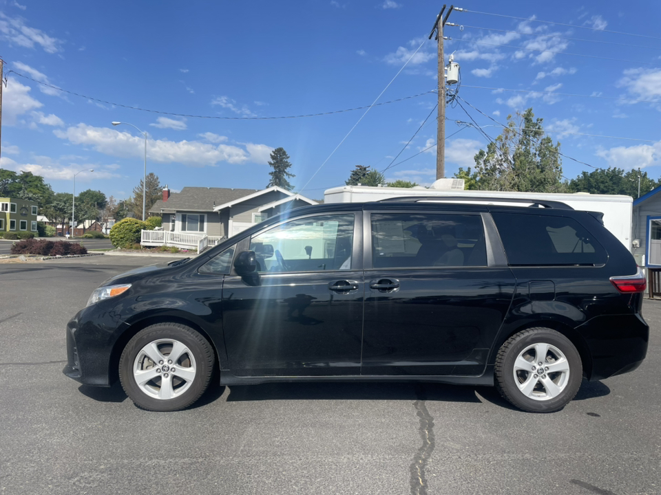 2020 Toyota Sienna LE 3