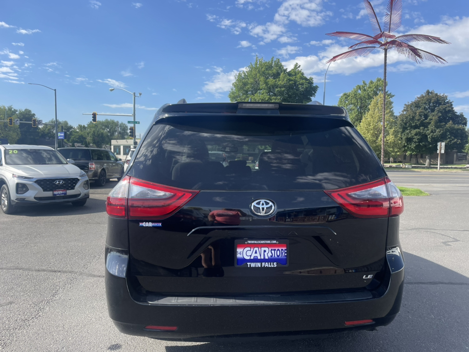 2020 Toyota Sienna LE 4