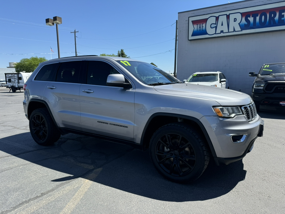 2017 Jeep Grand Cherokee Laredo 2