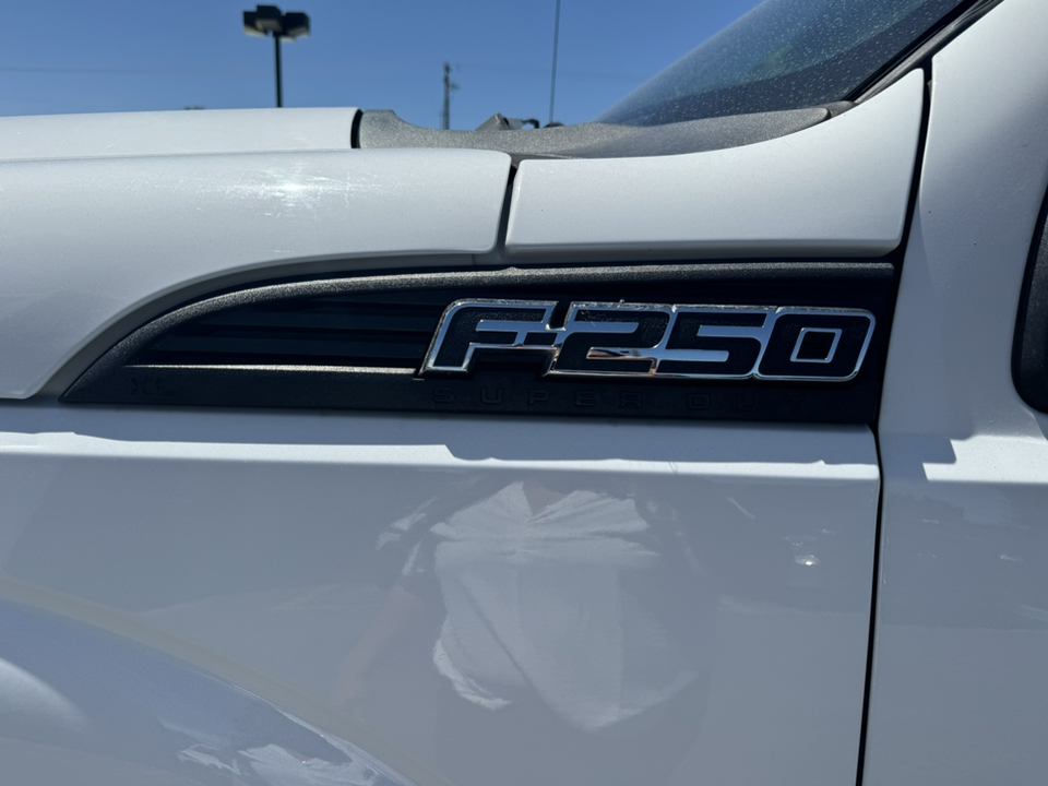 2014 Ford Super Duty F-250 SRW XL 11