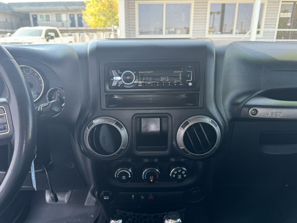 2014 Jeep Wrangler Unlimited Sport 16