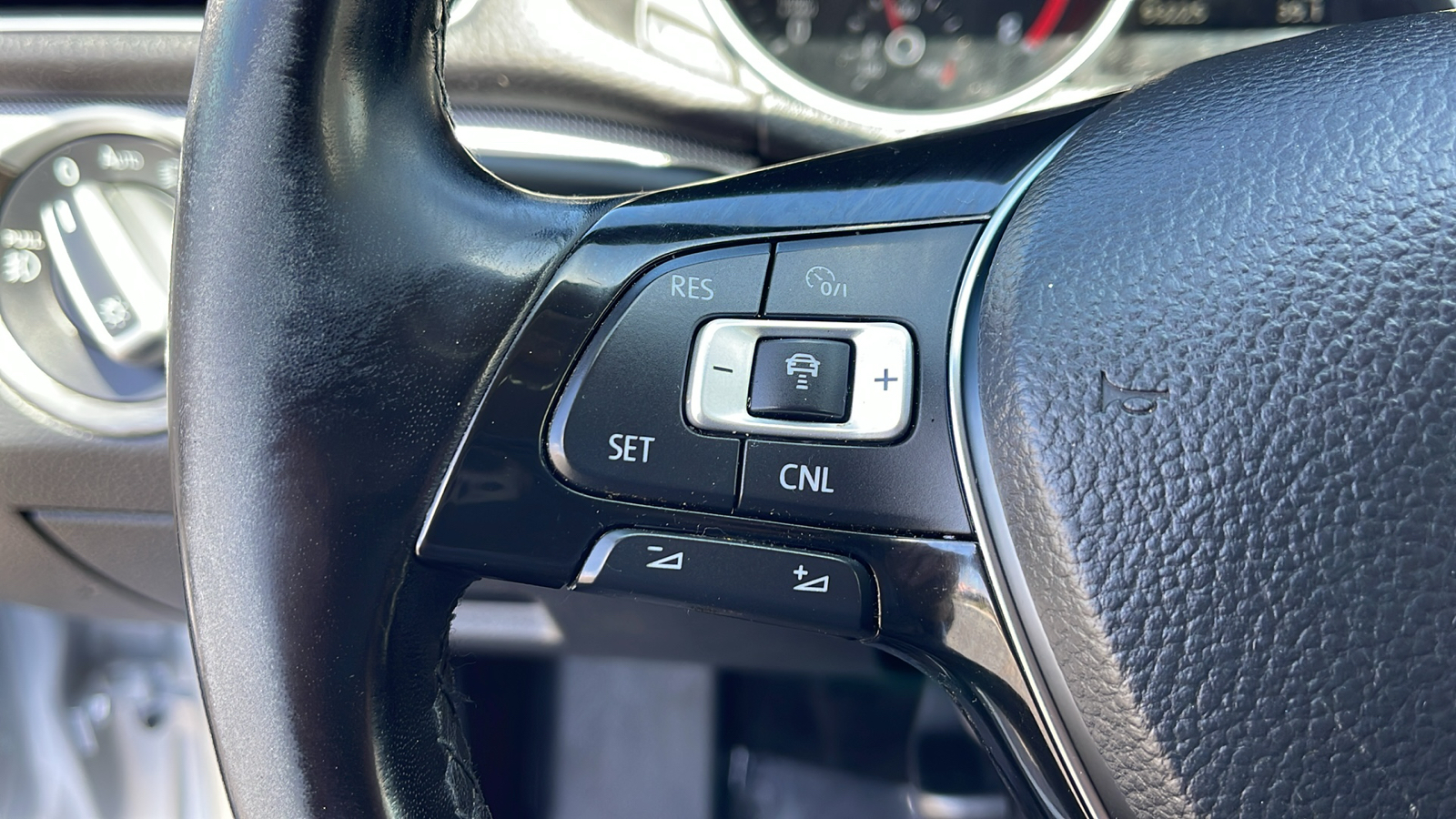 2018 Volkswagen Passat 2.0T SE w/Technology 21