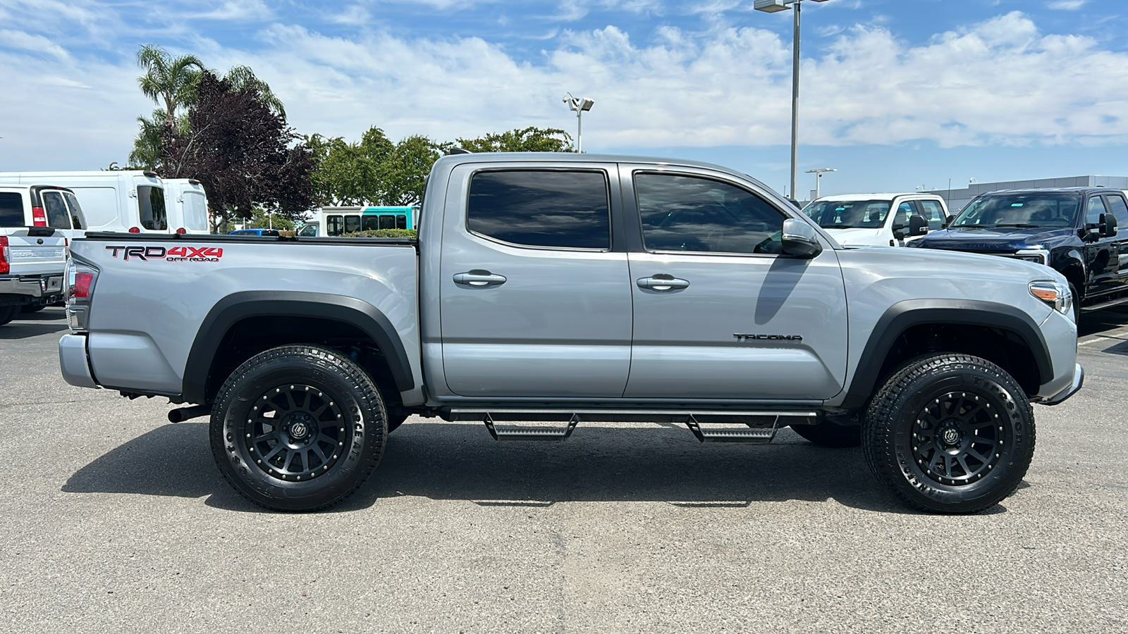 2021 Toyota Tacoma TRD Sport 2