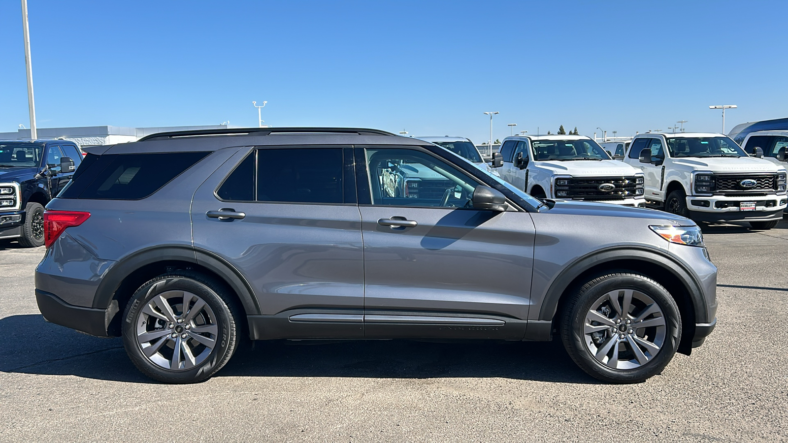 2021 Ford Explorer XLT 2