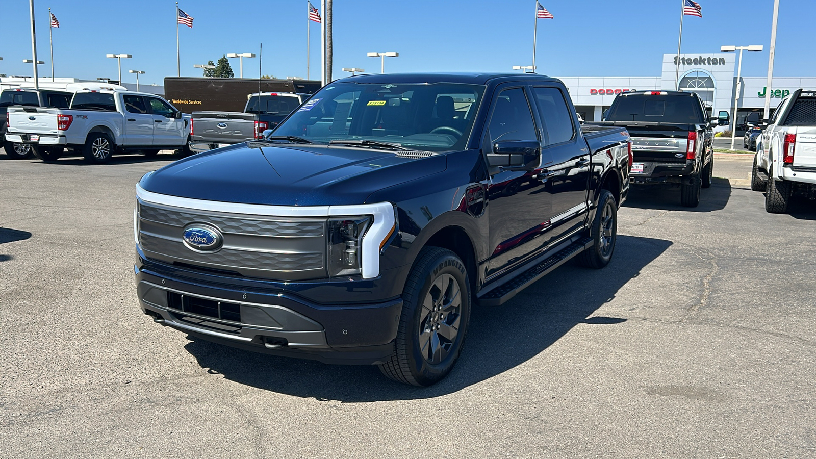 2023 Ford F-150 Lightning Lariat 8