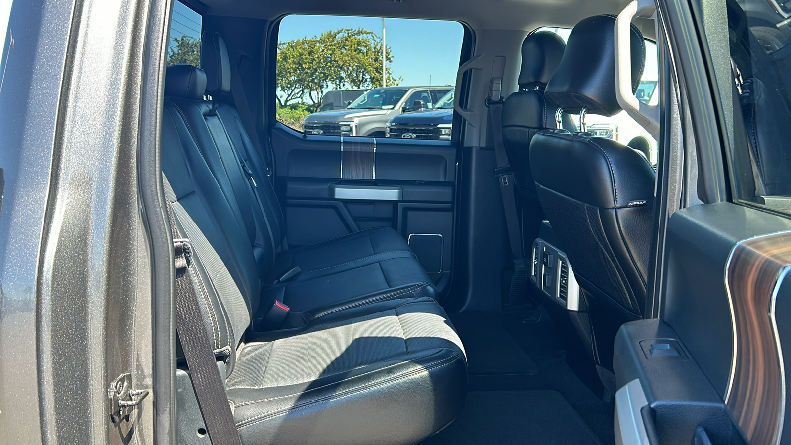 2016 Ford F-150 Lariat 13