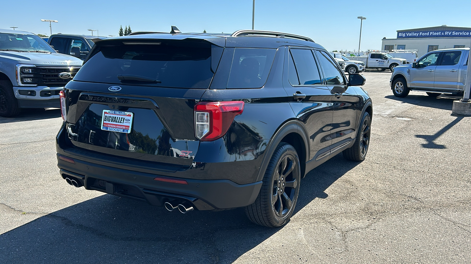 2023 Ford Explorer ST 3